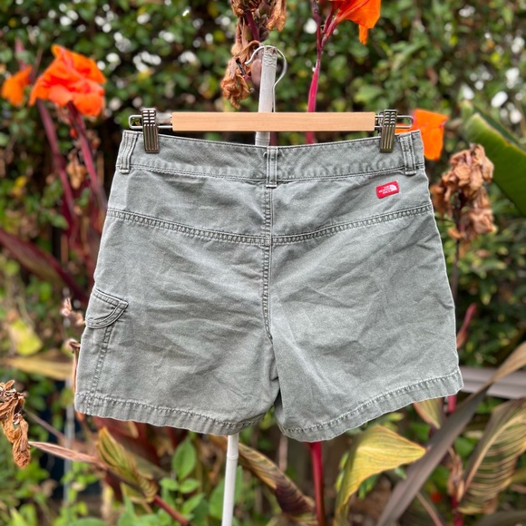 Northface Womens Size 4 Green Vintage Cargo Hiking/Walking Shorts - Picture 2 of 4